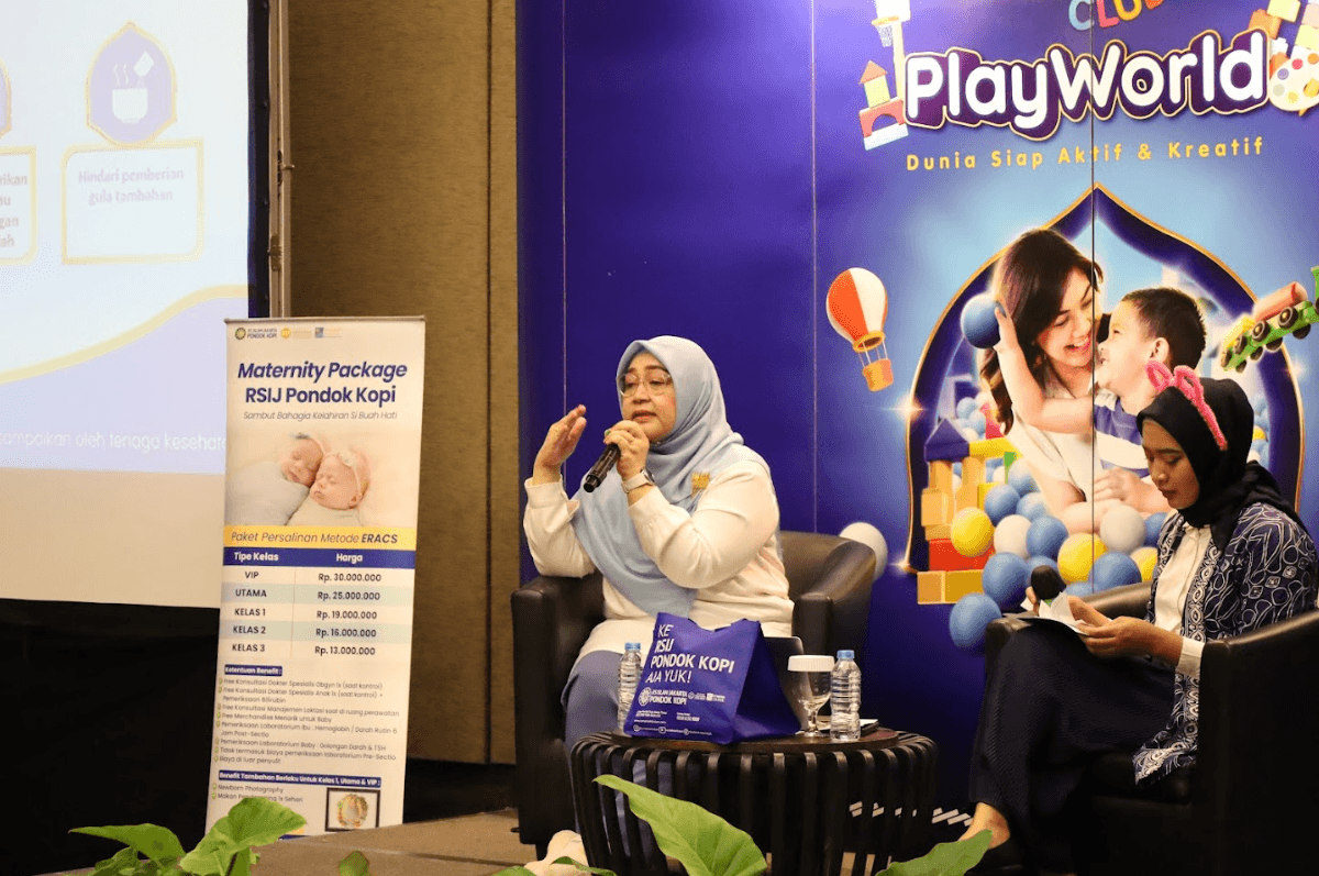 dr. Yunetti, Sp. A sebagai Pemateri Seminar Lacto Club Play World